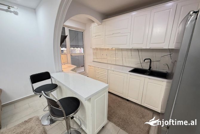 Shtepi ne shitje Apartament ne Tirane, 1+1, Mobilimi E mobiluar, Pagesa 158,000  Euro.