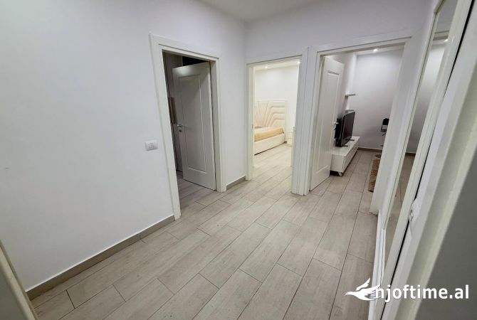 Shtepi ne shitje Apartament ne Tirane, 1+1, Mobilimi E mobiluar, Pagesa 158,000  Euro.