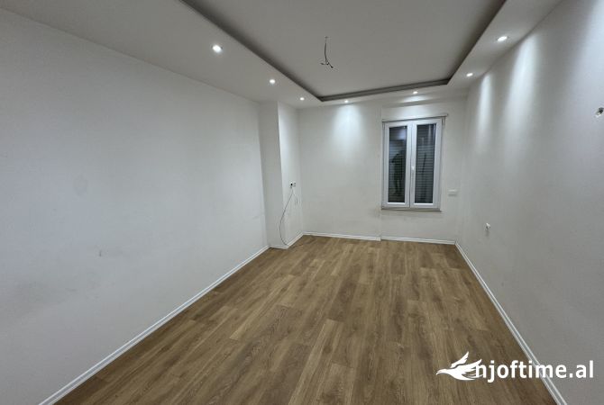 Shtepi me qera Apartament ne Tirane, 1+1, Mobilimi Bosh, pa mobiluar, Pagesa 400  Euro.