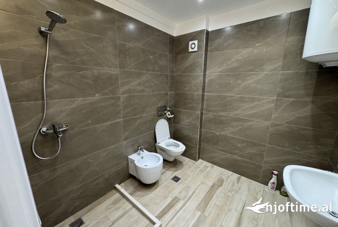 Shtepi me qera Apartament ne Tirane, 1+1, Mobilimi Bosh, pa mobiluar, Pagesa 400  Euro.