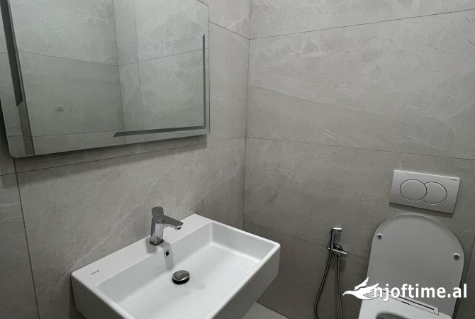 Shtepi me qera Apartament ne Tirane, 2+1, Mobilimi E mobiluar, Pagesa 2,000  Euro.