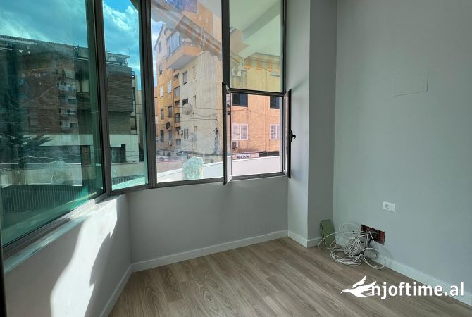 Shtepi me qera Apartament ne Tirane, 2+1, Mobilimi E mobiluar, Pagesa 2,000  Euro.
