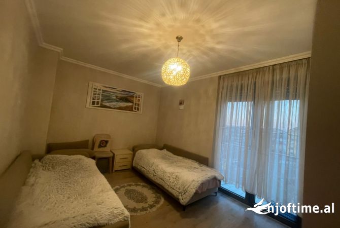Shtepi ne shitje Apartament ne Tirane, 2+1, Mobilimi E mobiluar, Pagesa 240,000  Euro.