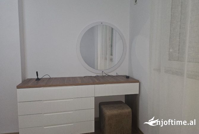 Shtepi me qera Apartament ne Tirane, 2+1, Mobilimi E mobiluar, Pagesa 600  Euro.