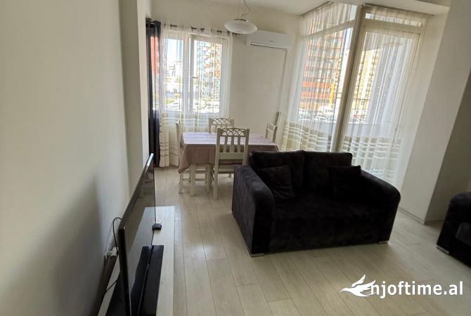 Shtepi me qera Apartament ne Tirane, 2+1, Mobilimi E mobiluar, Pagesa 600  Euro.
