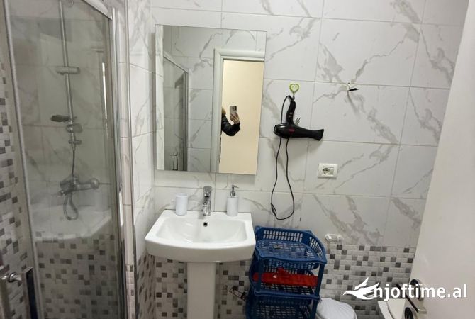 Shtepi me qera Apartament ne Tirane, 2+1, Mobilimi E mobiluar, Pagesa 600  Euro.