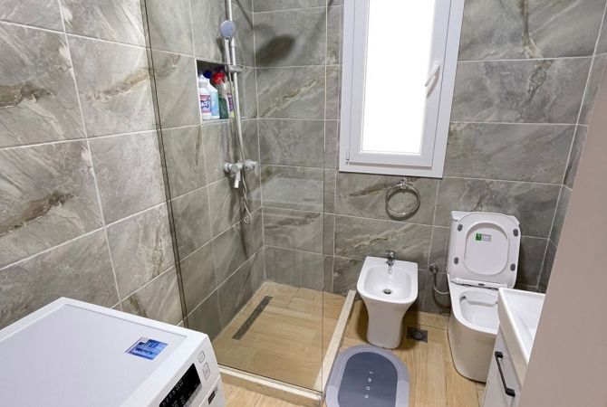 Shtepi me qera Apartament ne Tirane, 2+1, Mobilimi E mobiluar, Pagesa 690  Euro.