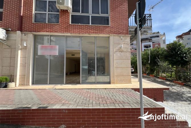 Tirane, jepet me qera ambjent biznesi Kati 0, 170 m2 550 Euro (Fresk)