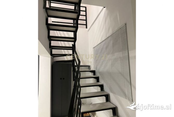 Shtepi ne shitje Duplex(shtepi me 2 kate) ne Tirane, 2+1, Mobilimi E mobiluar, Pagesa 170,000  Euro.