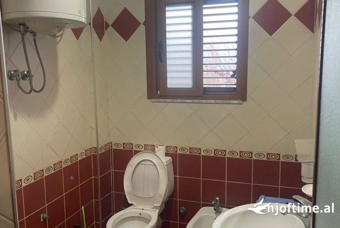 Shtepi me qera Apartament ne Tirane, 1+1, Mobilimi E mobiluar, Pagesa 25,000  Leke.