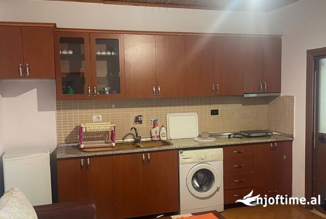 Shtepi me qera 1+1 ne Tirane - 25,000 Leke