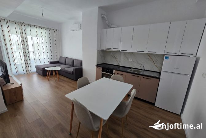 Shtepi me qera 1+1 ne Tirane - 40,000 Leke