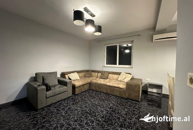 Shtepi me qera 2+1 ne Tirane - 450 Euro