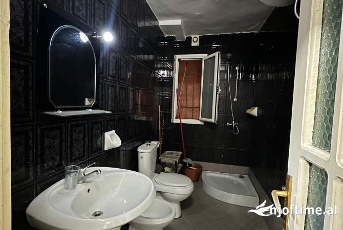Shtepi me qera 2+1 ne Tirane - 450 Euro