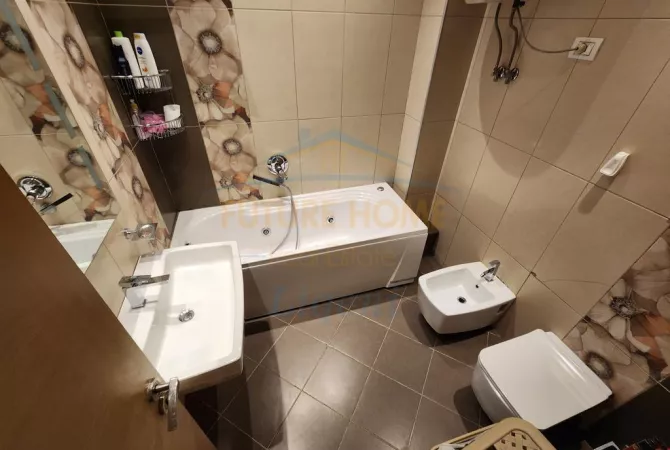 Shtepi me qera Apartament ne Tirane, 3+1, Mobilimi E mobiluar, Pagesa 900  Euro.