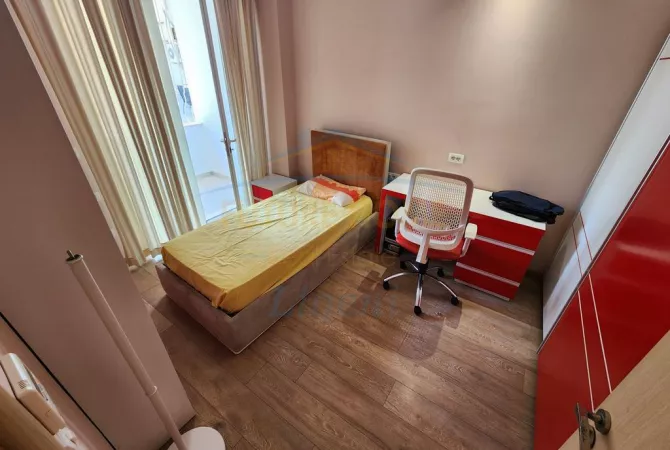Shtepi me qera Apartament ne Tirane, 3+1, Mobilimi E mobiluar, Pagesa 900  Euro.