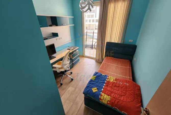 Shtepi me qera Apartament ne Tirane, 3+1, Mobilimi E mobiluar, Pagesa 900  Euro.