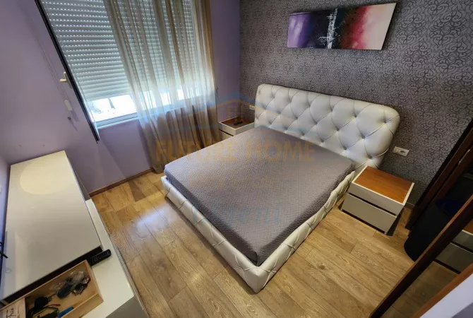 Shtepi me qera Apartament ne Tirane, 3+1, Mobilimi E mobiluar, Pagesa 900  Euro.