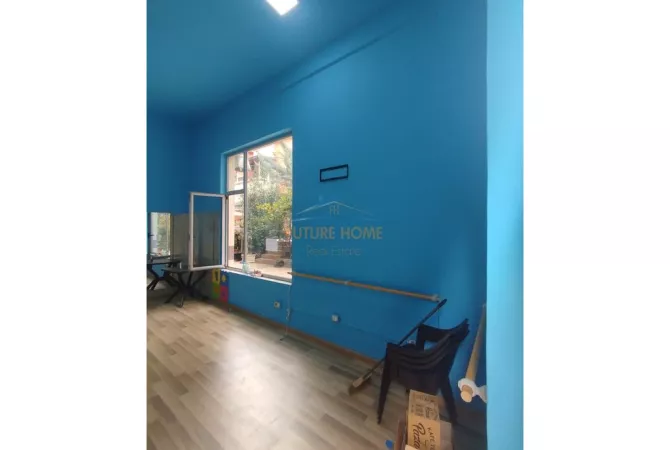 Qera, Ambient Biznesi,Komuna e Parisit Prestige55797