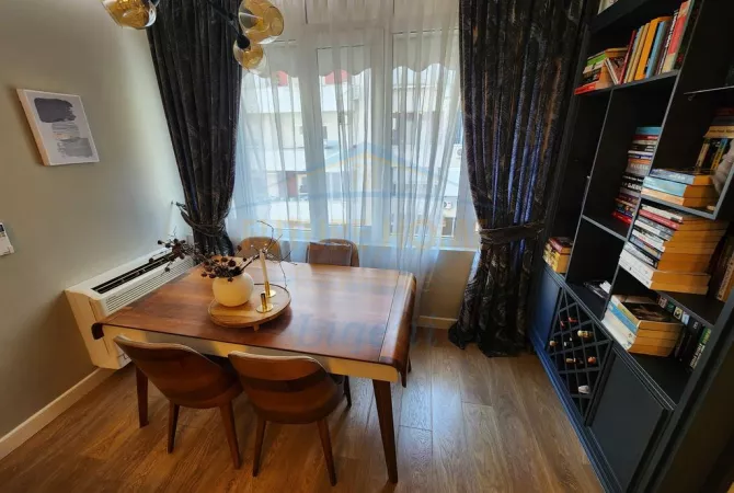 Shtepi ne shitje Apartament ne Tirane, 1+1, Mobilimi E mobiluar, Pagesa 211,000  Euro.