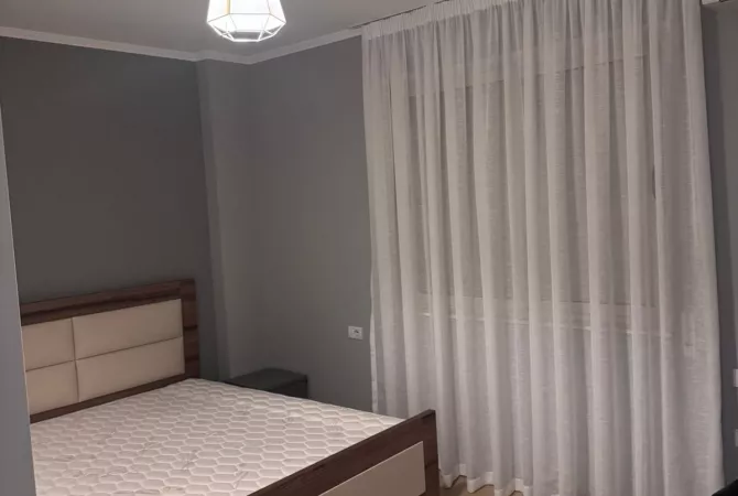 Shtepi me qera 2+1 ne Tirane - 1,000 Euro