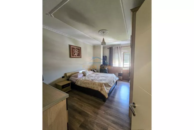 Shtepi ne shitje Apartament ne Tirane, 2+1, Mobilimi E mobiluar, Pagesa 165,000  Euro.