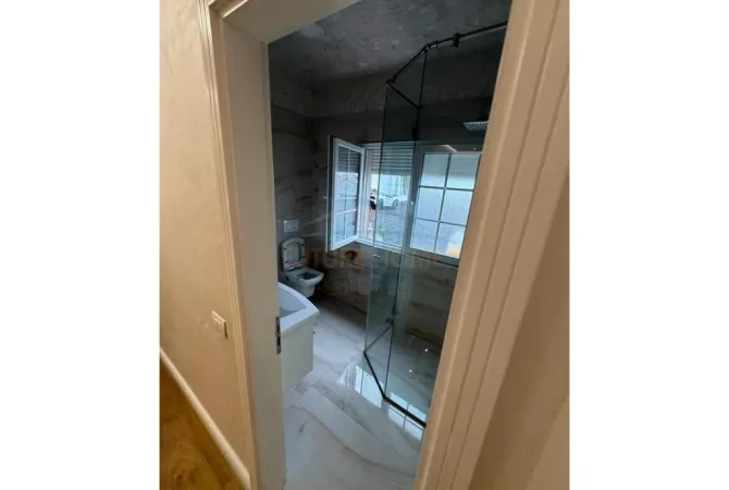 Shtepi me qera Apartament ne Tirane, 3+1, Mobilimi E mobiluar, Pagesa 800  Euro.