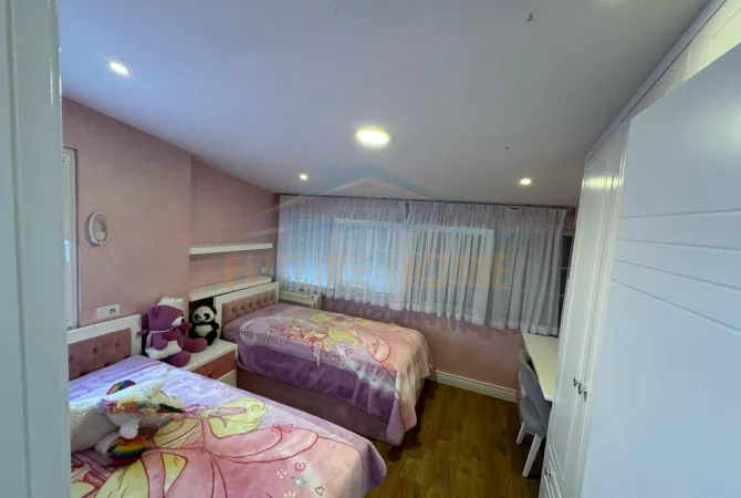 Shtepi me qera Apartament ne Tirane, 3+1, Mobilimi E mobiluar, Pagesa 800  Euro.