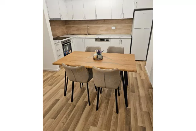 Shtepi me qera 2+1 ne Tirane - 800 Euro