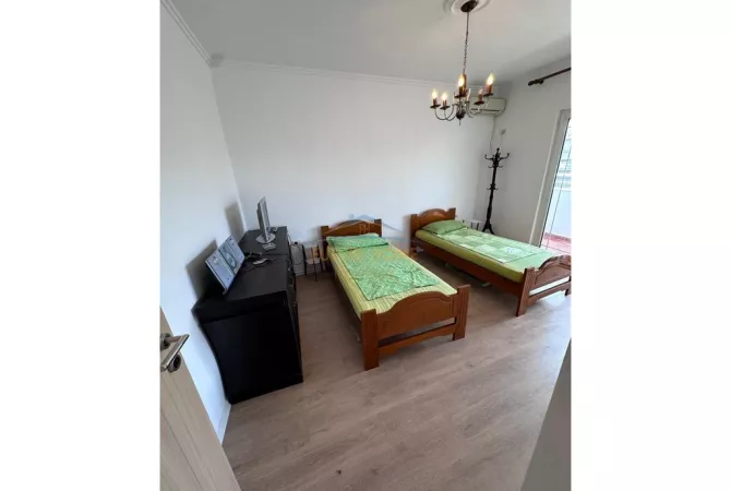 Shtepi ne shitje Apartament ne Tirane, 2+1, Mobilimi E mobiluar, Pagesa 147,000  Euro.