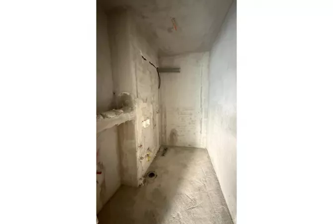 Shtepi ne shitje Apartament ne Tirane, 2+1, Mobilimi Bosh, pa mobiluar, Pagesa 237,000  Euro.