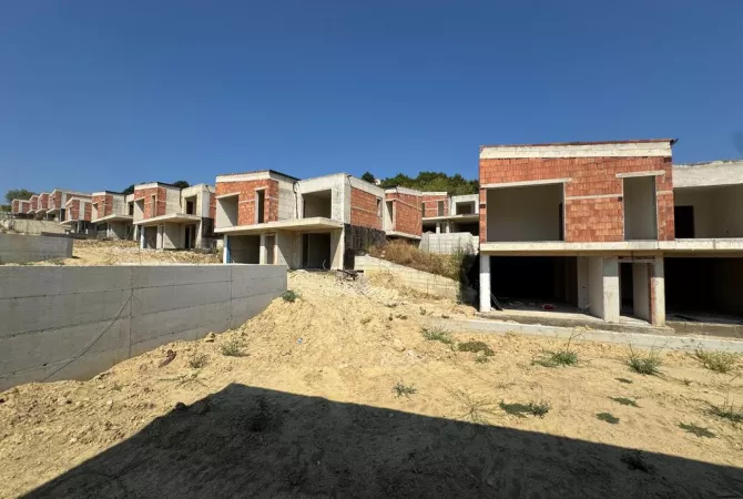 Shtepi ne shitje Vila Luksoze ne Tirane, 4+1, Mobilimi Bosh, pa mobiluar, Pagesa 520,000  Euro.