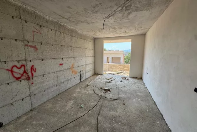 Shtepi ne shitje Vila Luksoze ne Tirane, 4+1, Mobilimi Bosh, pa mobiluar, Pagesa 520,000  Euro.