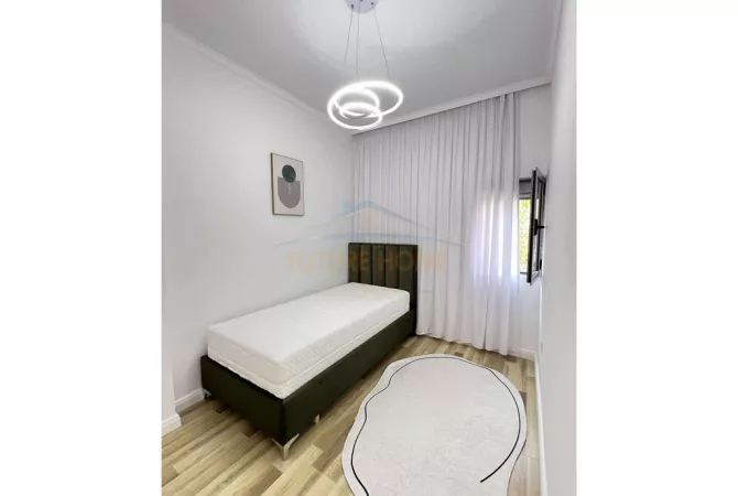 Shtepi ne shitje Apartament ne Tirane, 2+1, Mobilimi E mobiluar, Pagesa 109,000  Euro.