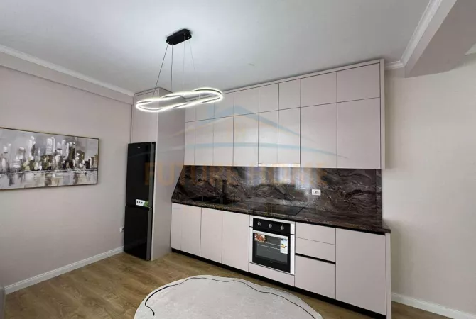 Shtepi ne shitje Apartament ne Tirane, 2+1, Mobilimi E mobiluar, Pagesa 148,000  Euro.