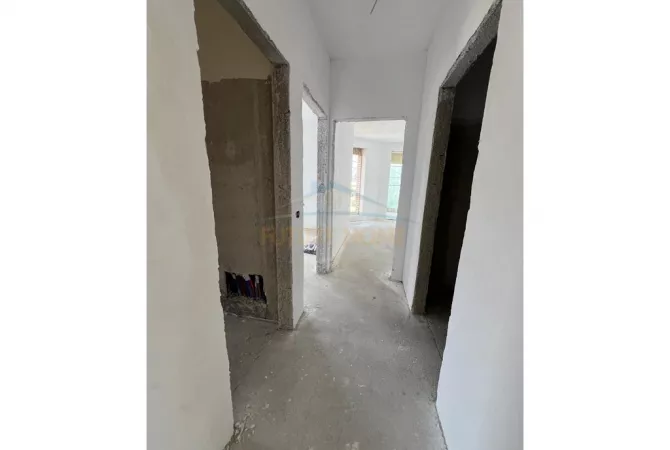 Shtepi ne shitje Apartament ne Tirane, 2+1, Mobilimi Bosh, pa mobiluar, Pagesa 210,400  Euro.