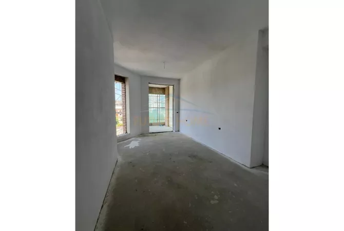 Shtepi ne shitje Apartament ne Tirane, 2+1, Mobilimi Bosh, pa mobiluar, Pagesa 210,400  Euro.