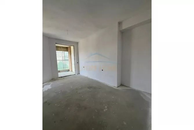 Shtepi ne shitje Apartament ne Tirane, 2+1, Mobilimi Bosh, pa mobiluar, Pagesa 210,400  Euro.