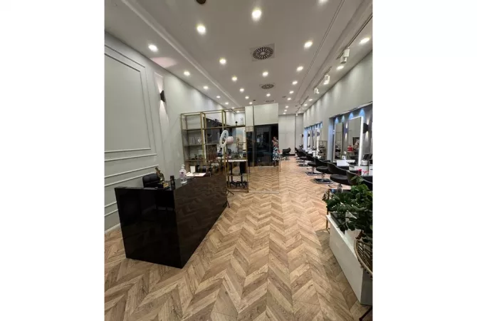Ambiente Commerciale in Affitto 1+1 a Tirana - 3,500 Euro