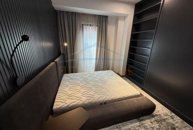 Shtepi me qera Apartament ne Tirane, 3+1, Mobilimi E mobiluar, Pagesa 2,500  Euro.