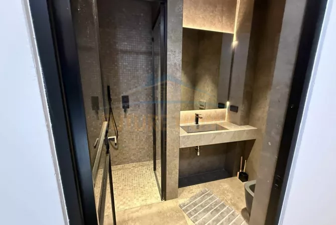 Shtepi me qera Apartament ne Tirane, 3+1, Mobilimi E mobiluar, Pagesa 2,500  Euro.