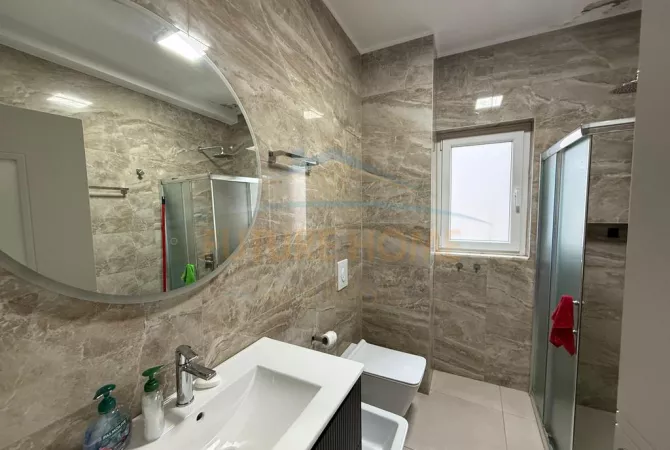 Shtepi me qera Apartament ne Tirane, 2+1, Mobilimi E mobiluar, Pagesa 800  Euro.