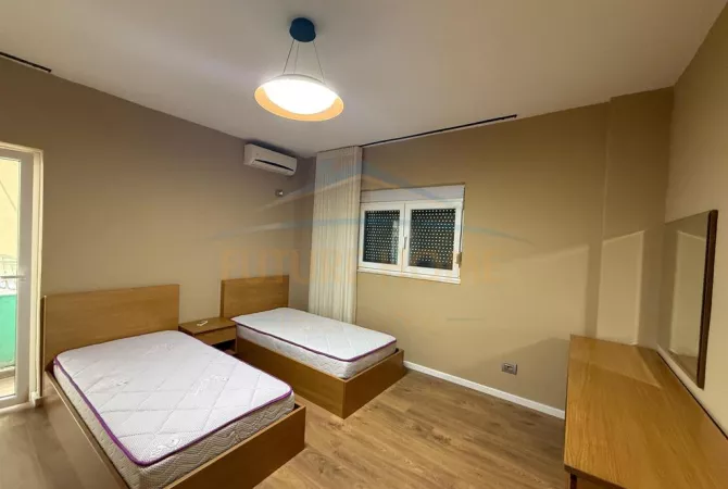 Shtepi me qera Apartament ne Tirane, 2+1, Mobilimi E mobiluar, Pagesa 800  Euro.