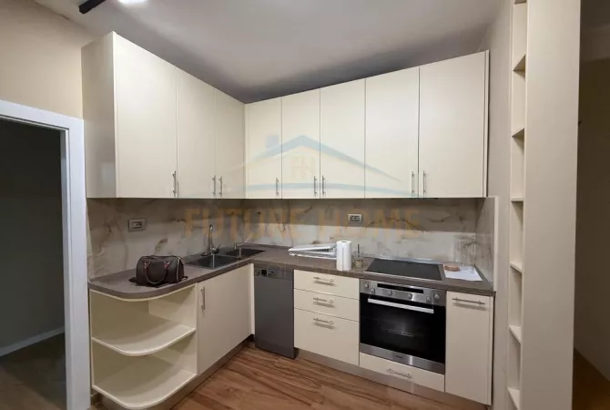 Shtepi me qera Apartament ne Tirane, 2+1, Mobilimi E mobiluar, Pagesa 800  Euro.