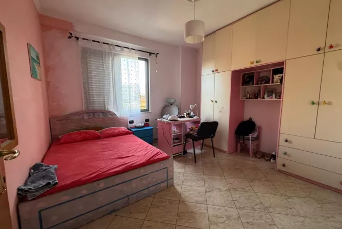 Shtepi ne shitje Apartament ne Tirane, 2+1, Mobilimi E mobiluar, Pagesa 225,000  Euro.