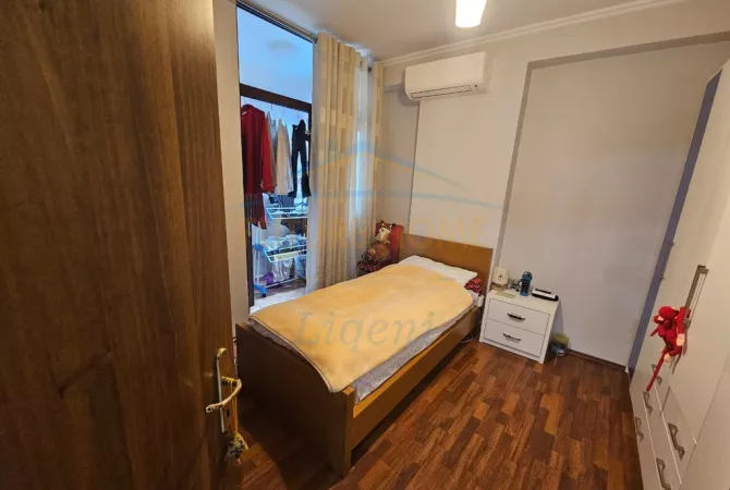 Shtepi ne shitje Apartament ne Tirane, 3+1, Mobilimi E mobiluar, Pagesa 299,000  Euro.