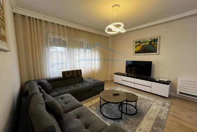 Shtepi me qera 2+1 ne Tirane - 1,100 Euro