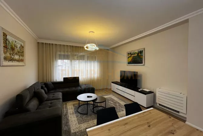 Shtepi me qera 2+1 ne Tirane - 1,100 Euro