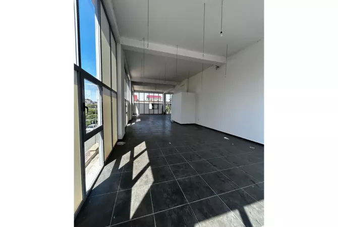 Business Property for Rent 1+1 in Tirana - 1,000 Euro