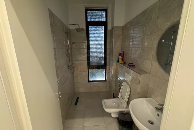Shtepi me qera Apartament ne Tirane, 2+1, Mobilimi E mobiluar, Pagesa 850  Euro.